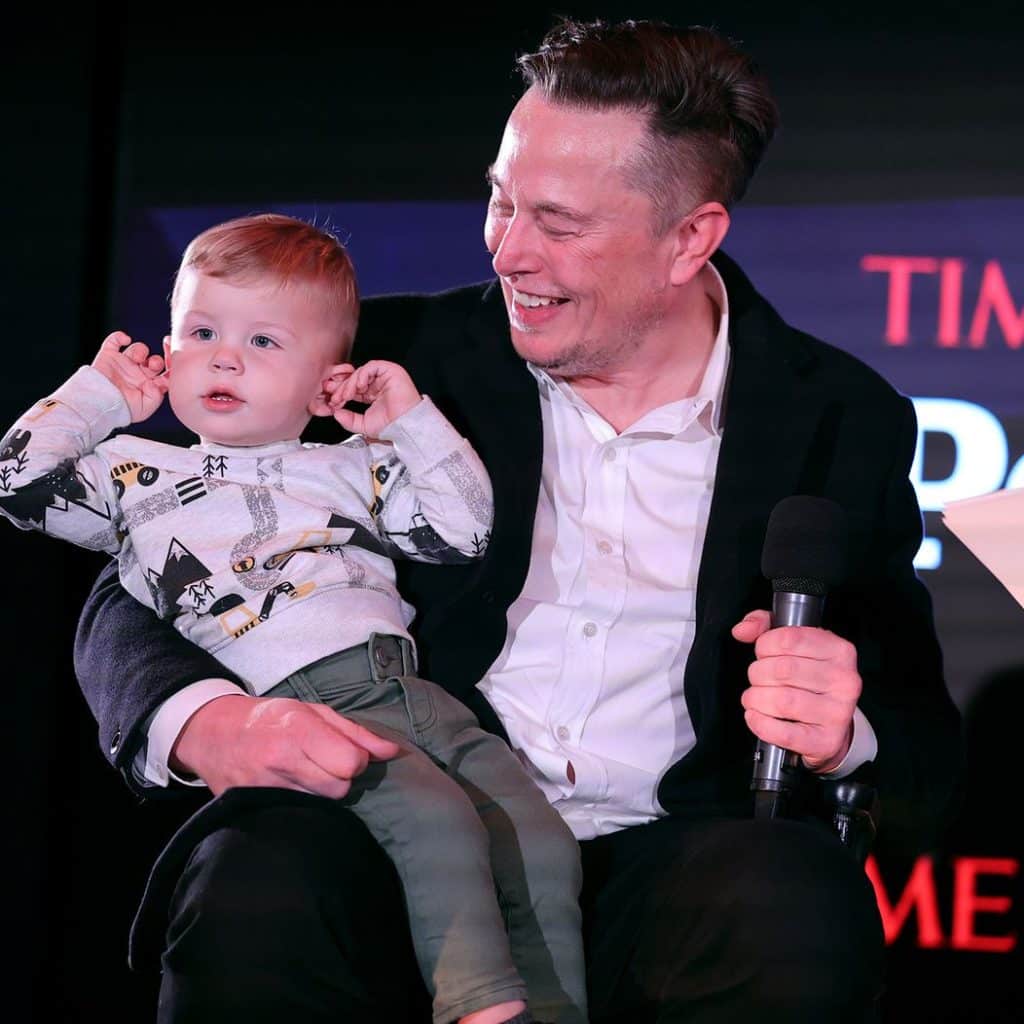 Elon Musk oma pojaga