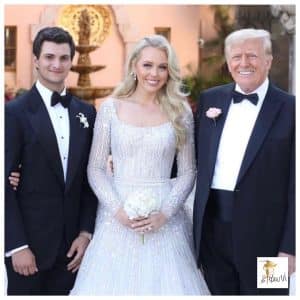 Tiffany Trump so svojím otcom Donaldom Trumpom a jej ženíchom Michaelom Paulosom