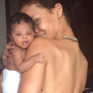 Rihanna met haar baby