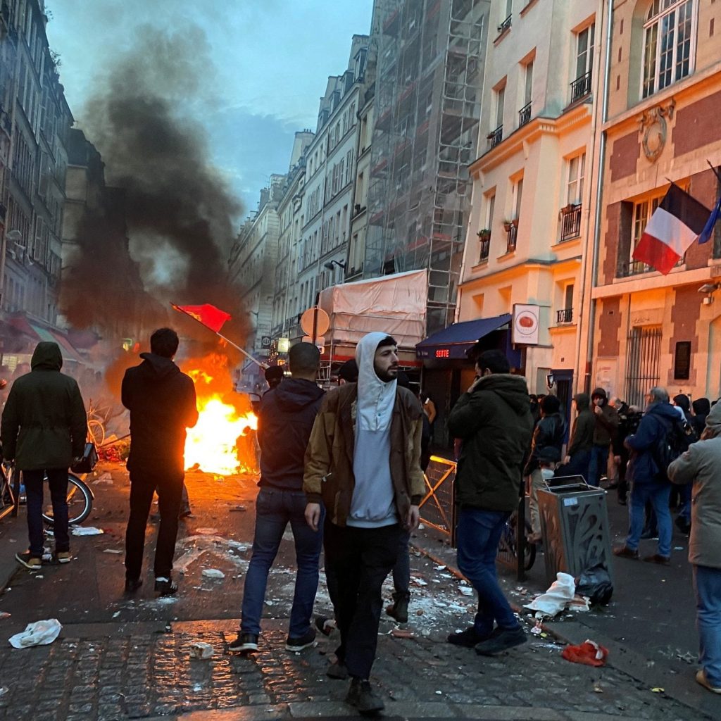 Протести по убиството на Курдите во Париз