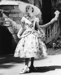 Audrey Hepburn ak desen yo pi bèl nan Givenchy