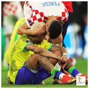 Mumwe mwana wekuCroatia anopinda nechisimba munhandare kuti anyaradze Neymar