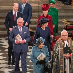 Princi Harry dhe Megan Markle tallen me Mbretëreshën