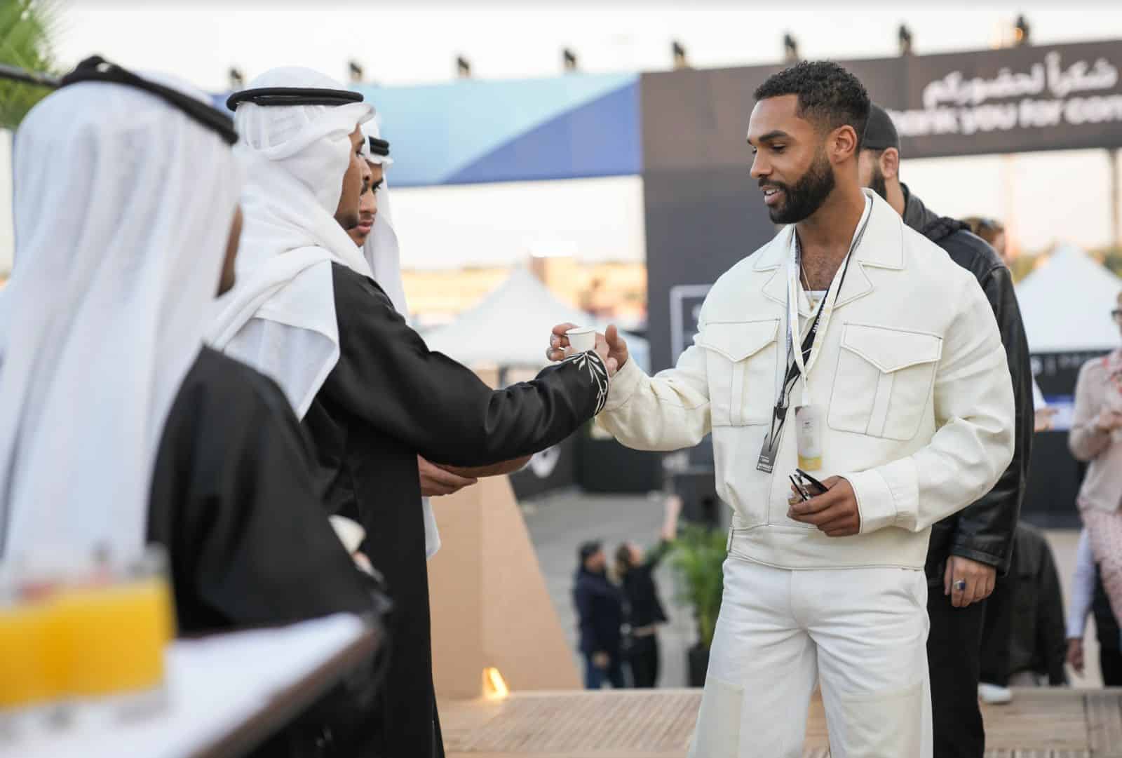 TV-Star Lucien Laviscount besucht die ABB-Formel-E-Weltmeisterschaft in Diriyah