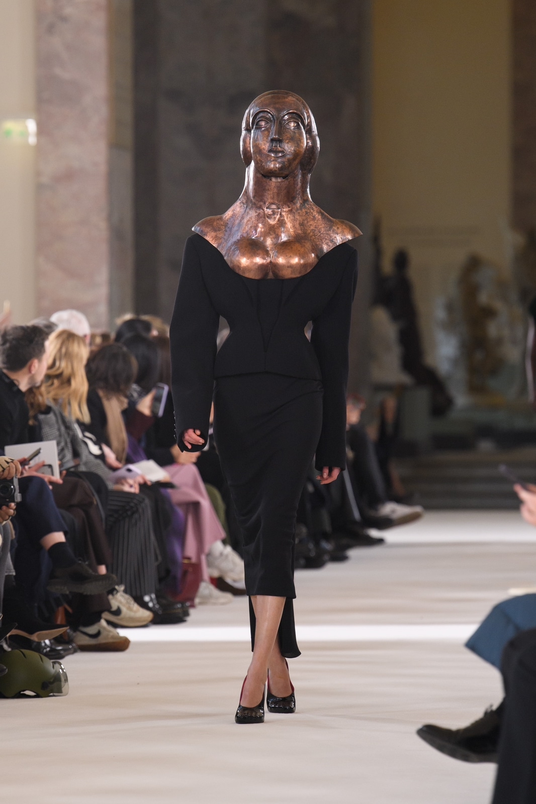 Schiaparelli ۽ 2023 Haute Couture گڏ ڪرڻ