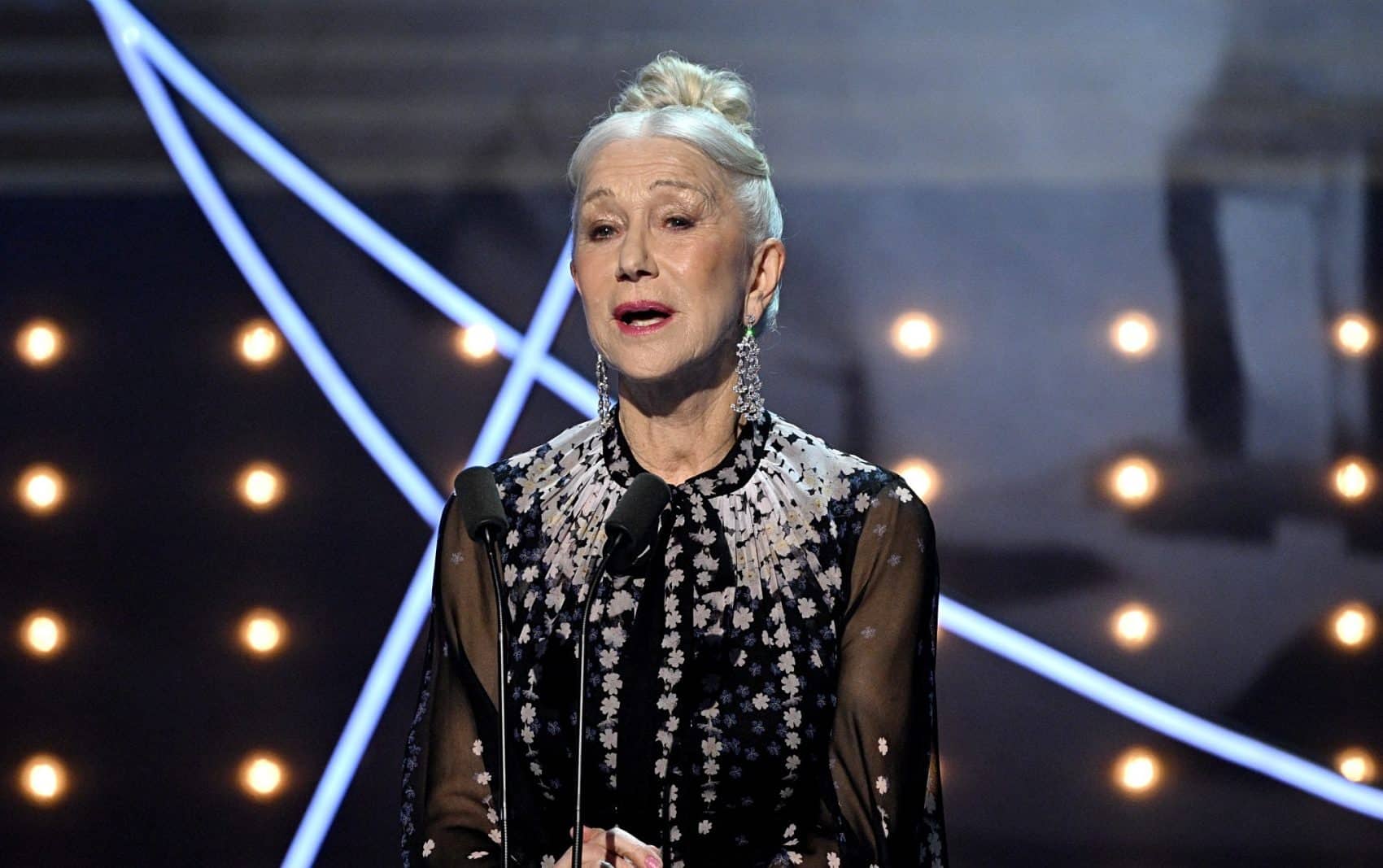 Pinarangalan ni Helen Mirren si Queen Elizabeth sa BAFTA Awards