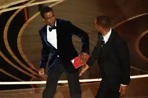 Willas Smithas „Oskarų“ ceremonijoje pliaukštelėjo Chrisui Rockui