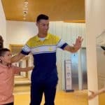 Cristiano Ronaldo met die Siriese kind