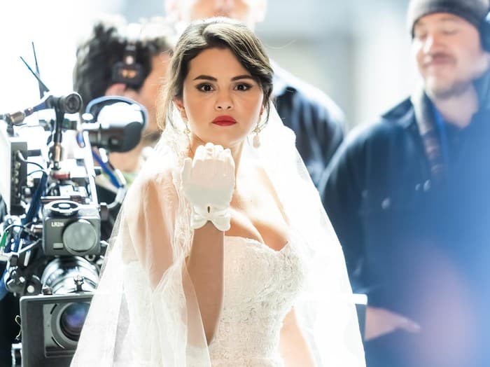 سيلينا غوميز فستان زفاف 