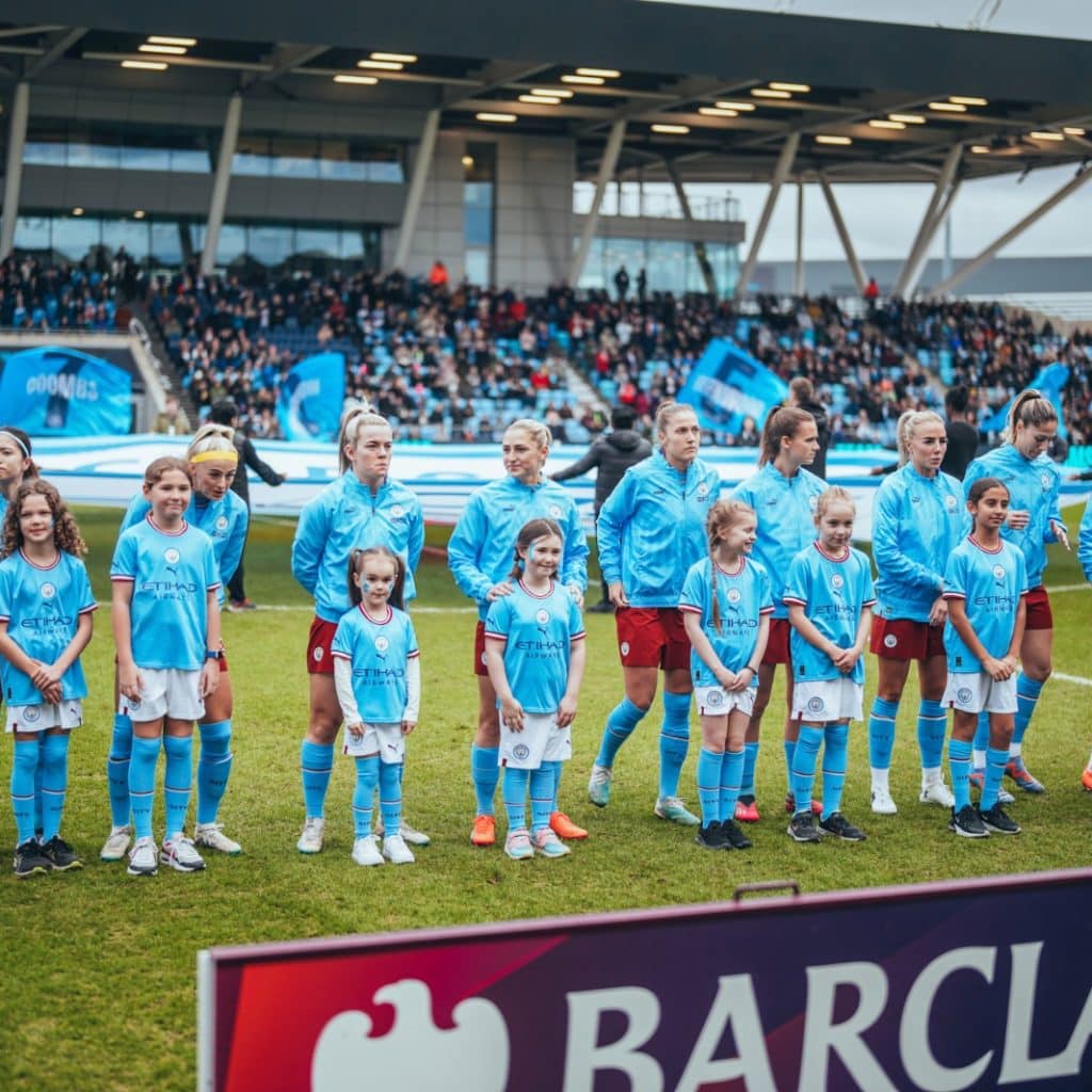 Spilers fan Etihad Airways en Manchester City meitsje de dreamen fan jonge fuotballers wier