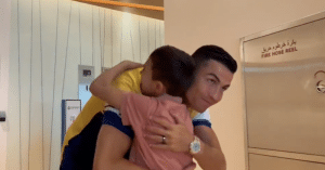 Cristiano Ronaldo met die Siriese kind