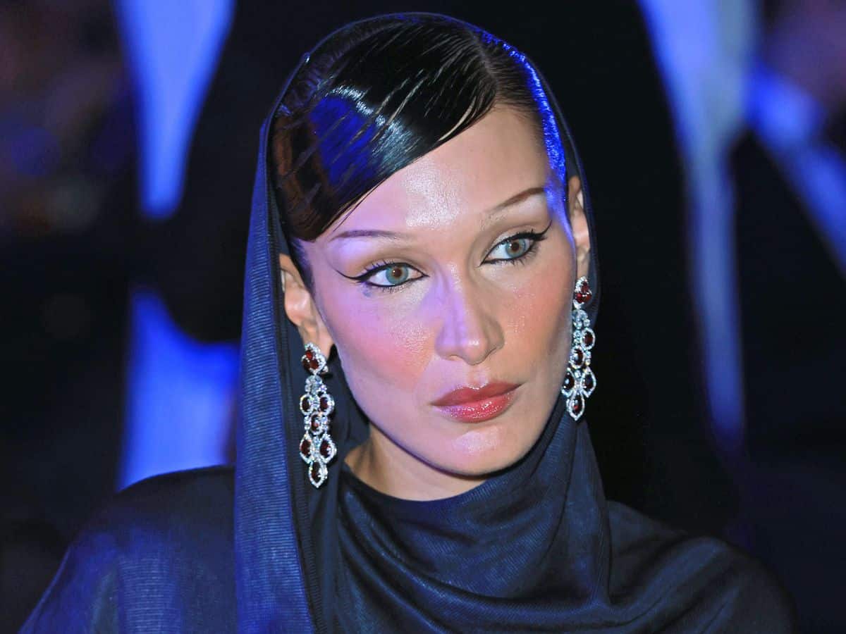 Bella Hadid yn islamityske jurk