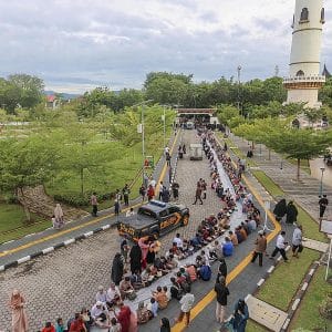 Saūda Arābija organizē garāko brokastu galdu