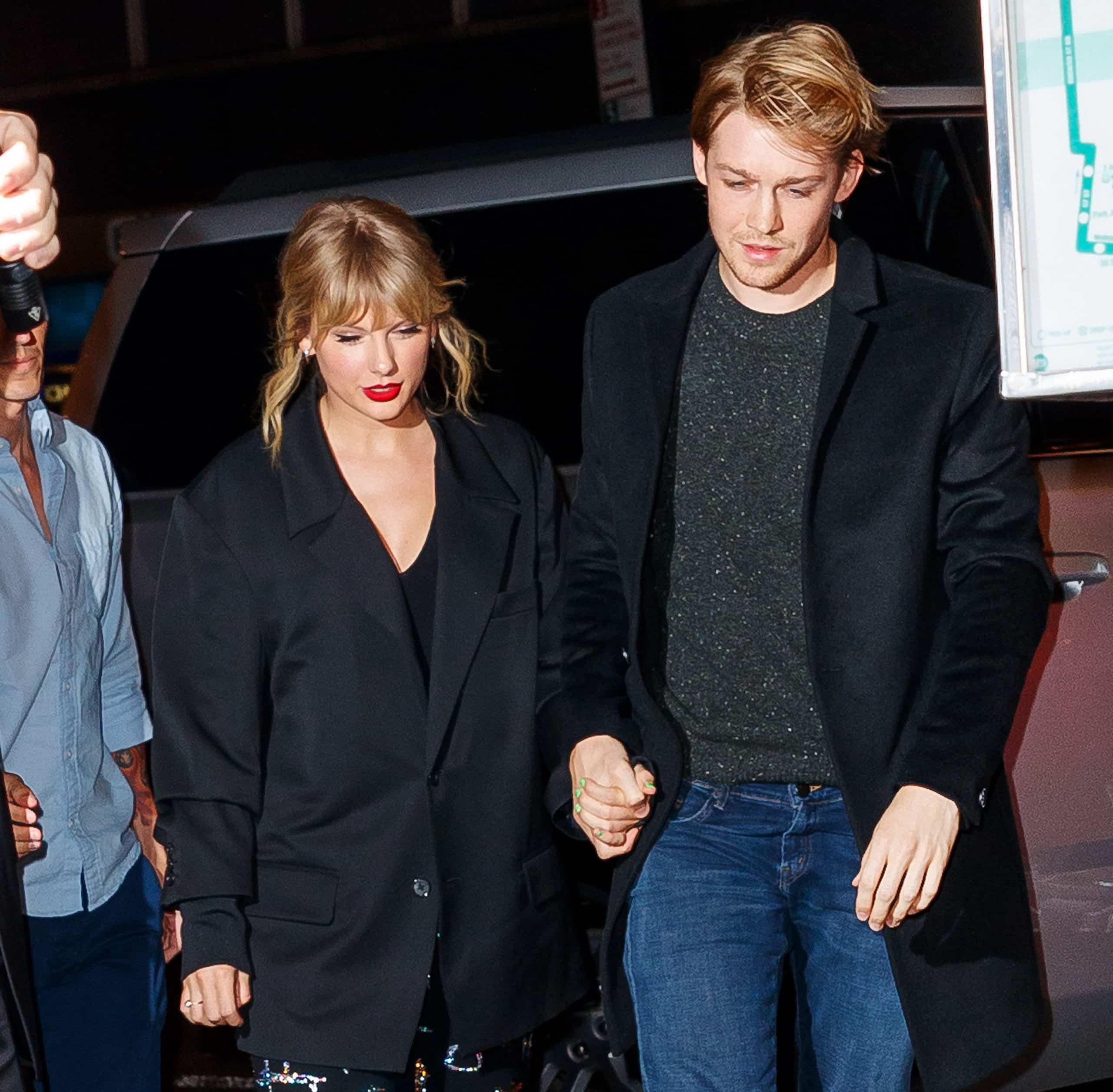 Nahoana no nisaraka i Taylor Swift sy Joe Alwyn?