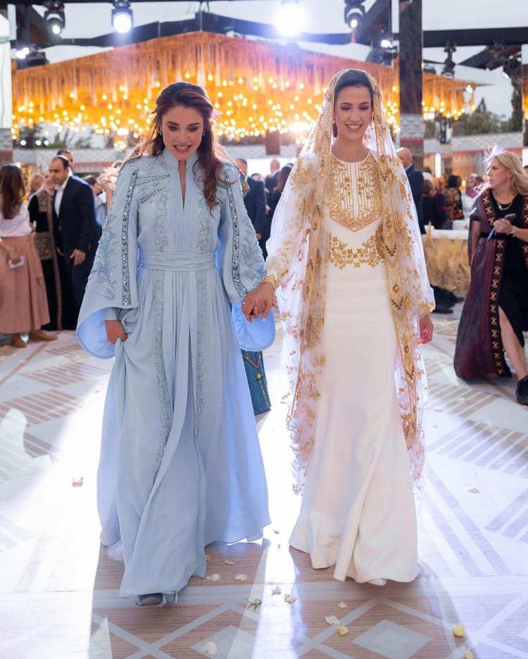Ragwa Al Seif och drottning Rania hand i hand