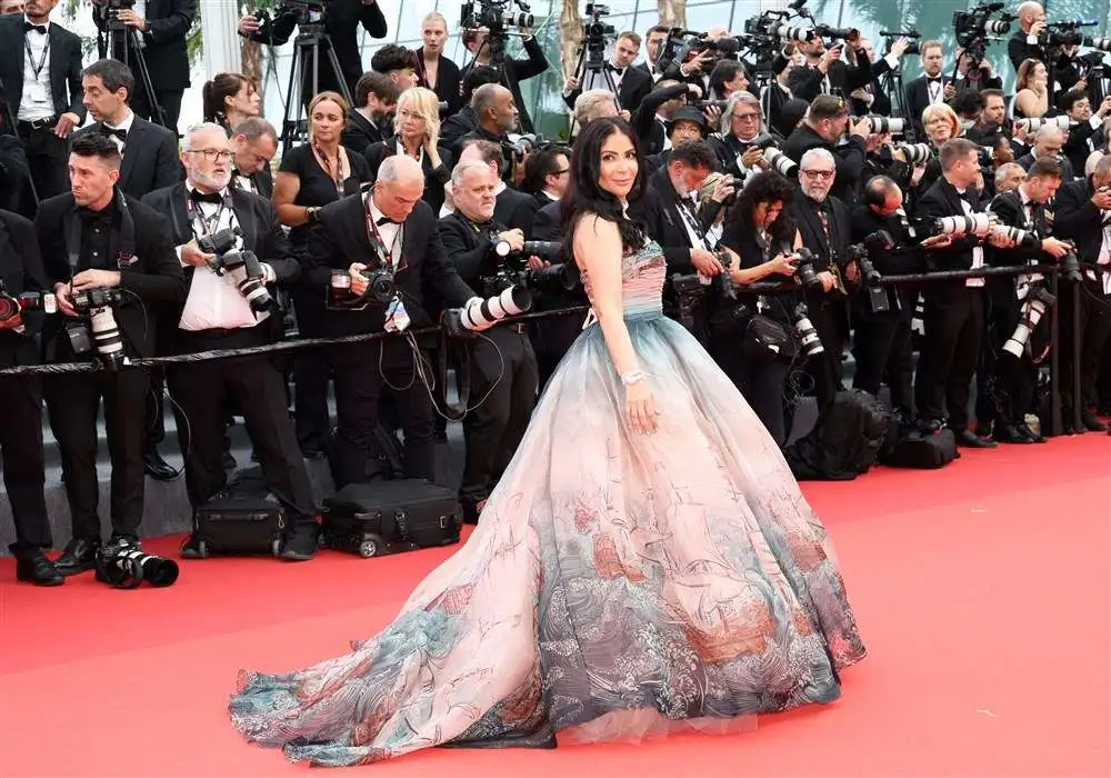 Mona Zaki miaraka amin'ny fijery avy amin'i Dior amin'ny Festival Cannes