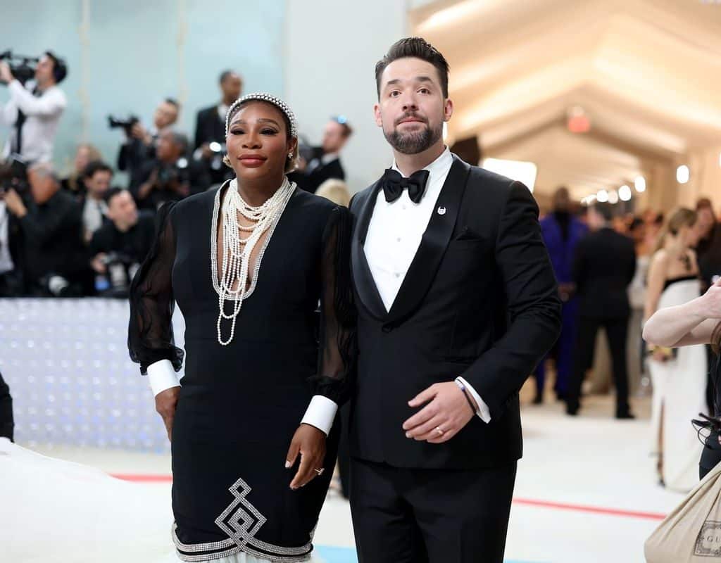 Serena Williams segir að hún sé ólétt af maka sínum á Met Gala