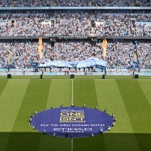 Etihad Airways thiab "Hayakum fi Abu Dhabi" ua kev zoo siab Manchester City txoj kev yeej keeb kwm hauv Askiv Premier League