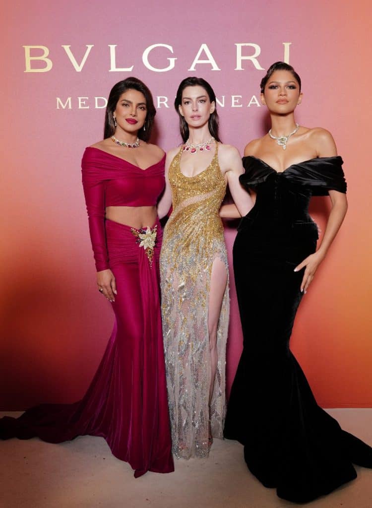 Zenadia, Anne Hathaway en Brita Chopra op it Bulgari Gala yn Feneesje