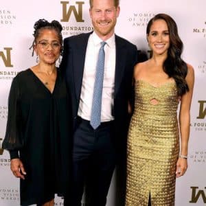 Prins Harry saam met Meghan Markle en haar ma