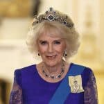Camilla는 Royal Jewellery Collection의 사파이어 티아라와 목걸이를 착용합니다.