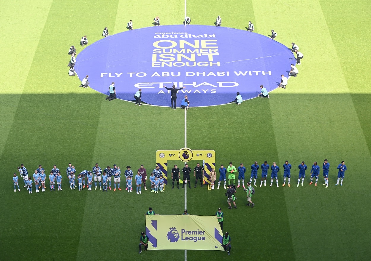 Etihad Airways eta "Hayakum fi Abu Dhabi"-k Manchester Cityk Ingalaterrako Premier Leaguen lortutako garaipen historikoa ospatzen dute