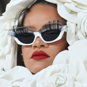 Rihanna là người giàu nhất tự lập