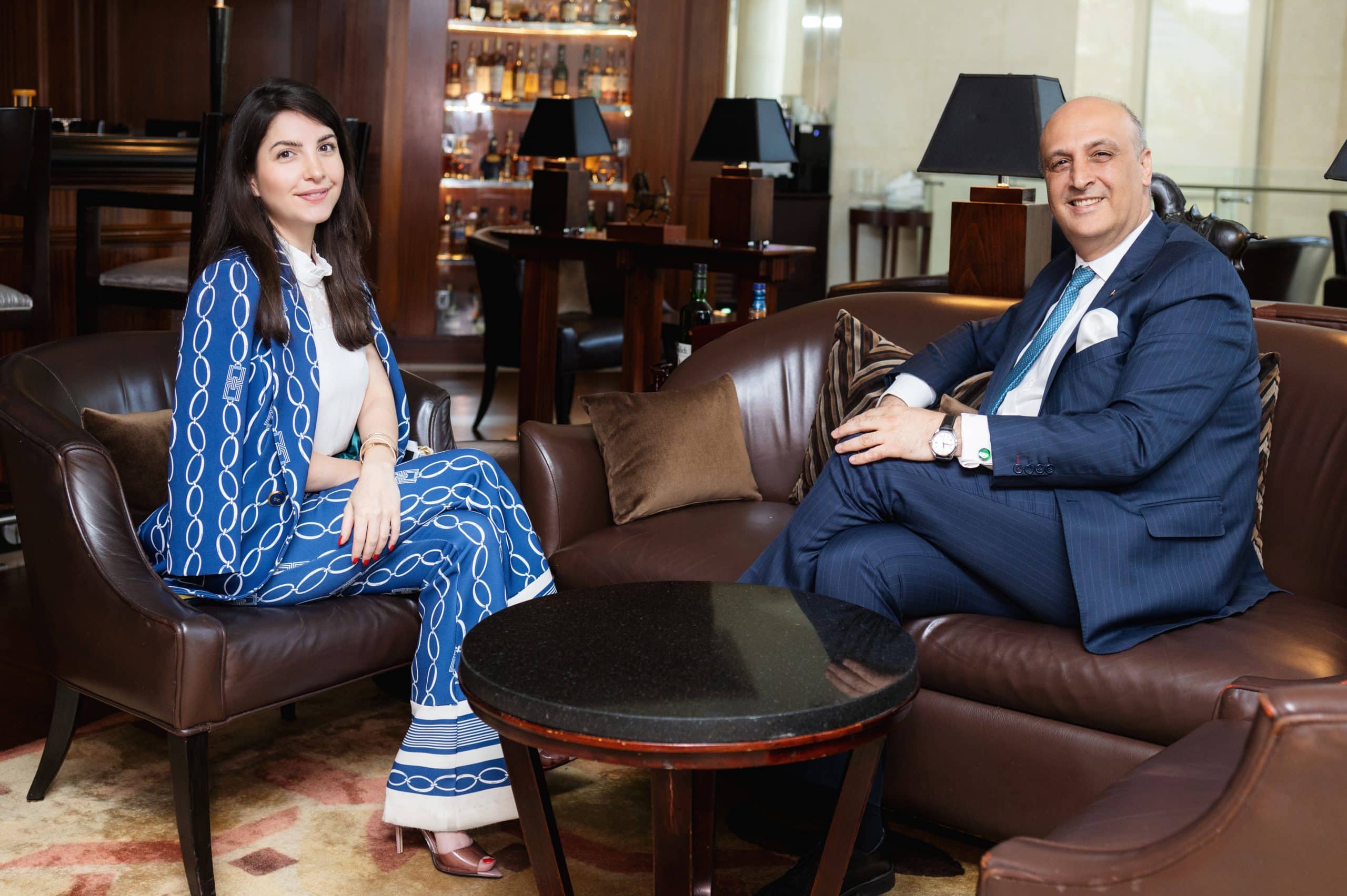 Hakan Ozel, General Manager sa Shangri-La Hotel, Dubai, ug Salwa Azzam