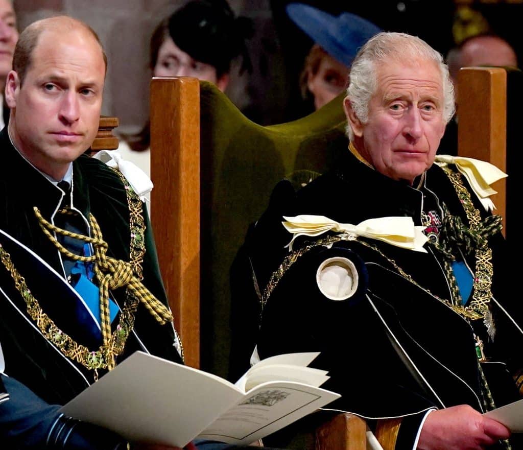 Prințul William și tatăl său, regele Charles